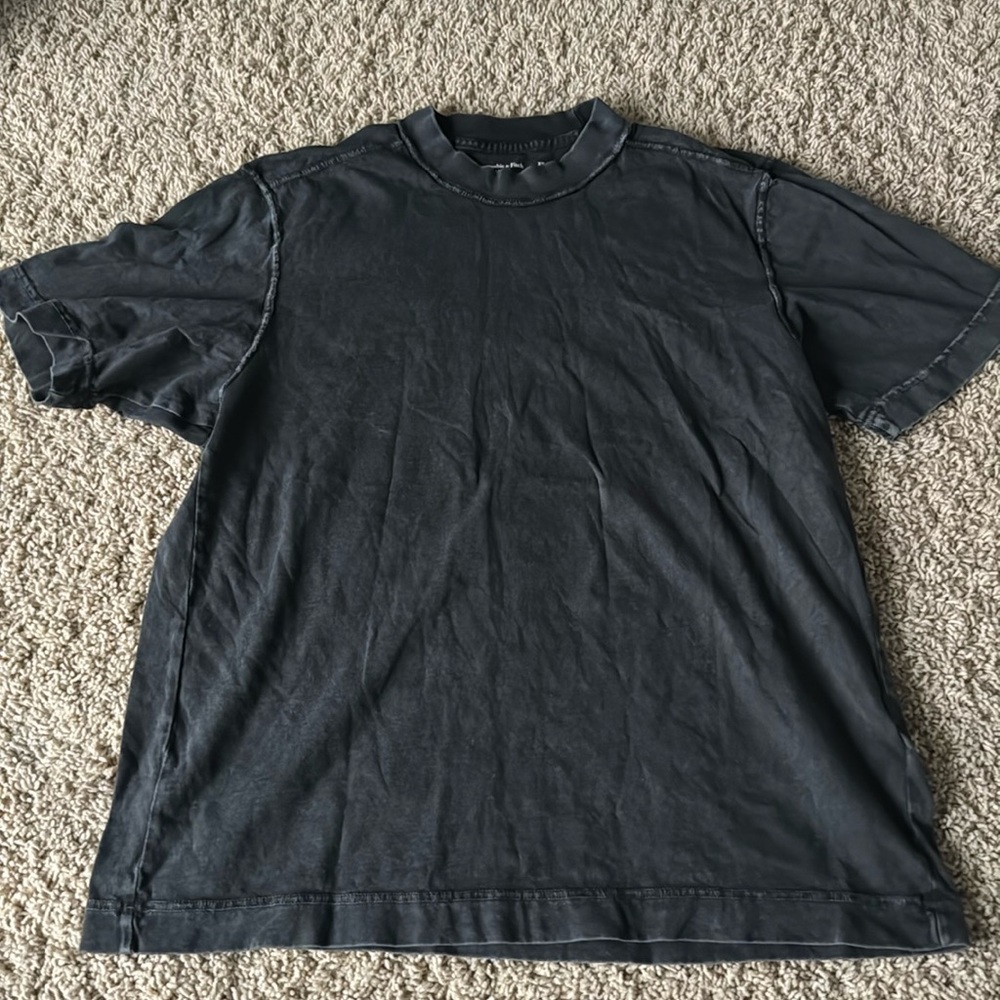Abercrombie and Fitch washed black tee
Brand new without tags
Never worn